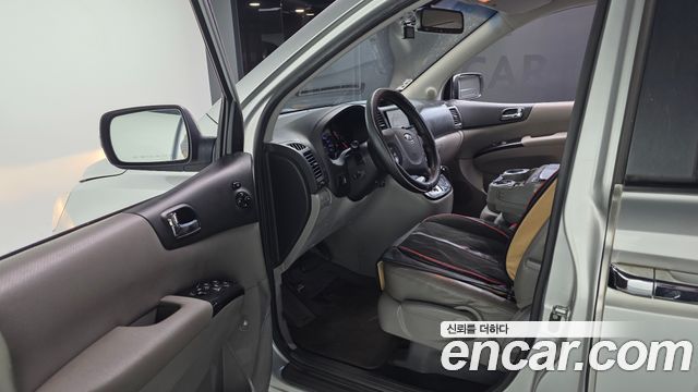 Kia Canival 2012 — photo 10