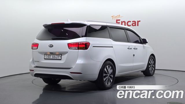Kia Canival 2016 — photo 2