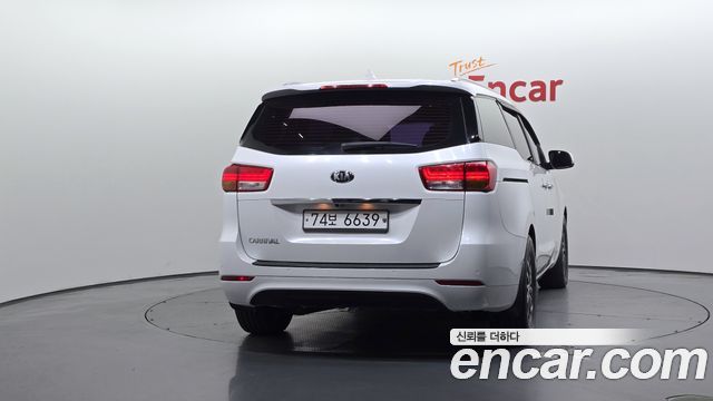 Kia Canival 2016 — photo 4