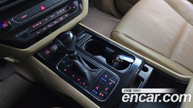 Kia Canival 2016 — photo 9