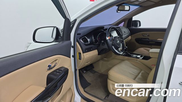 Kia Canival 2016 — photo 10