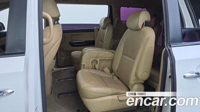 Kia Canival 2016 — photo 11