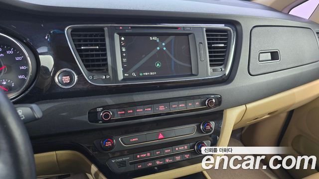 Kia Canival 2016 — photo 14