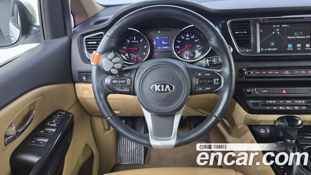 Kia Canival 2016 — photo 15