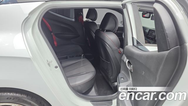 Hyundai Veloster 2018 — photo 12
