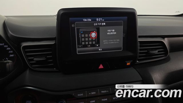 Hyundai Veloster 2018 — photo 16