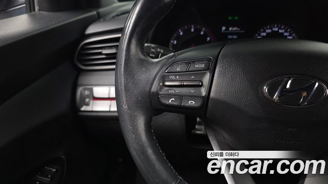 Hyundai Veloster 2018 — photo 17