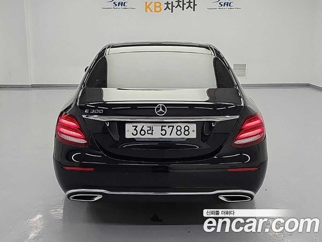 Mercedes-Benz E-Class 2019 — photo 3