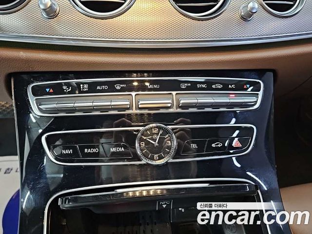 Mercedes-Benz E-Class 2019 — photo 10