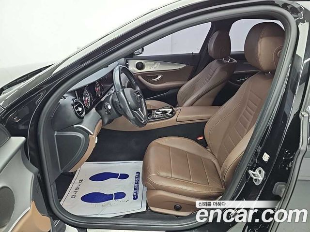 Mercedes-Benz E-Class 2019 — photo 11