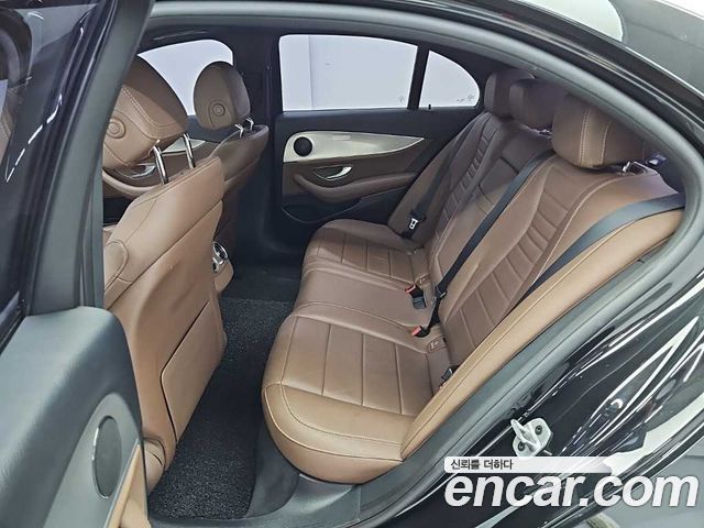 Mercedes-Benz E-Class 2019 — photo 12