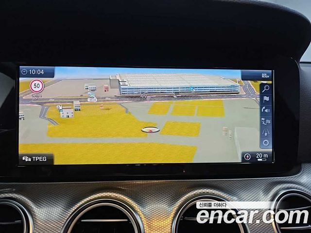 Mercedes-Benz E-Class 2019 — photo 15
