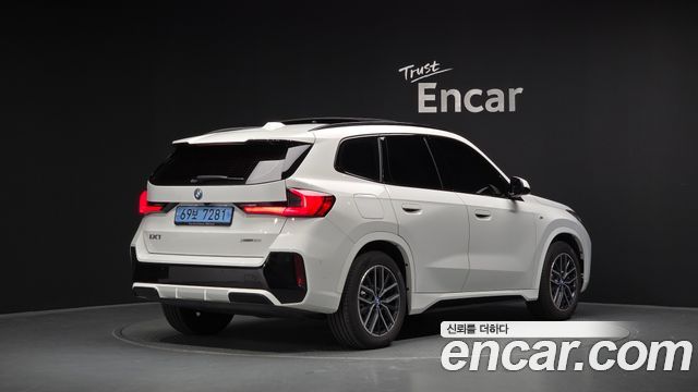 BMW iX1 2023 — photo 2