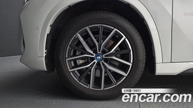 BMW iX1 2023 — photo 5