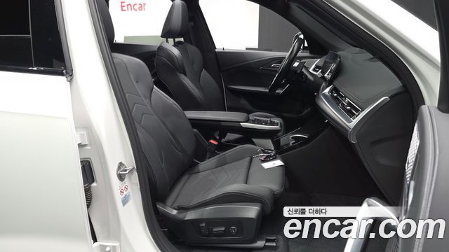 BMW iX1 2023 — photo 17