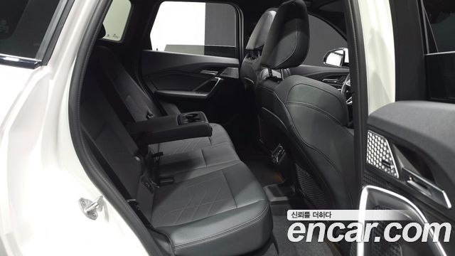 BMW iX1 2023 — photo 18