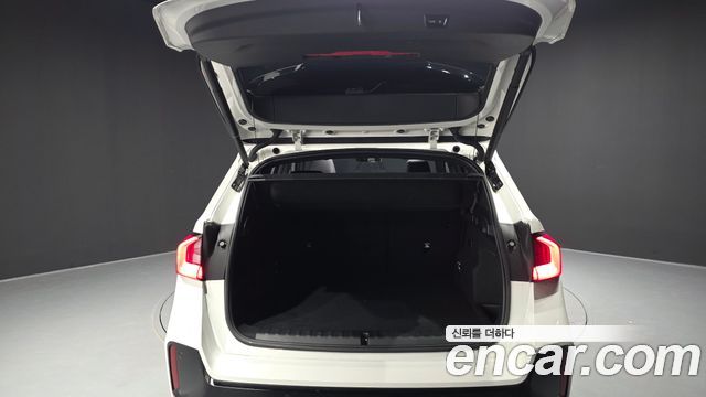 BMW iX1 2023 — photo 26