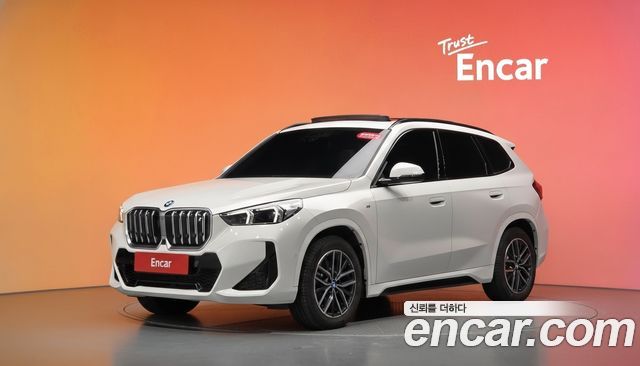 BMW iX1 2023 — photo 1