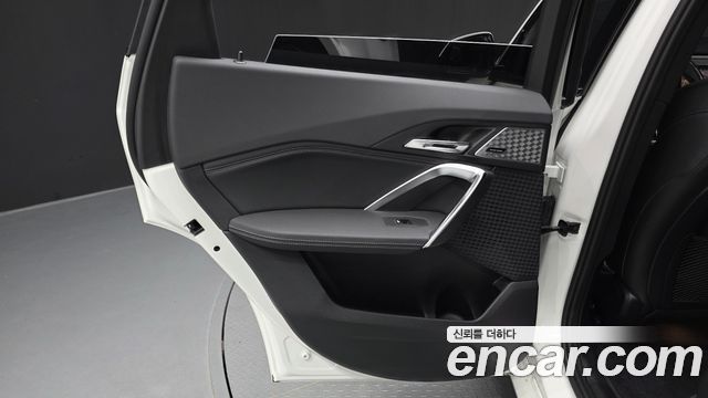 BMW iX1 2023 — photo 15