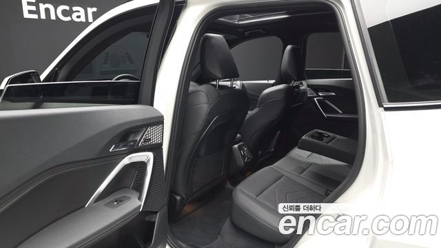 BMW iX1 2023 — photo 16