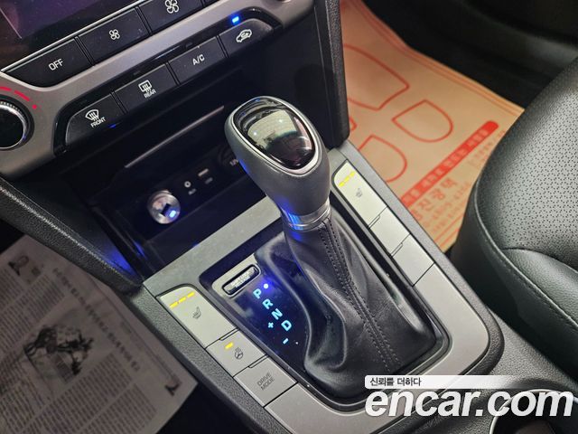 Hyundai AVANTE 2016 — photo 10