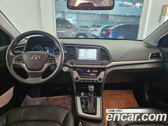 Hyundai AVANTE 2016 — photo 11