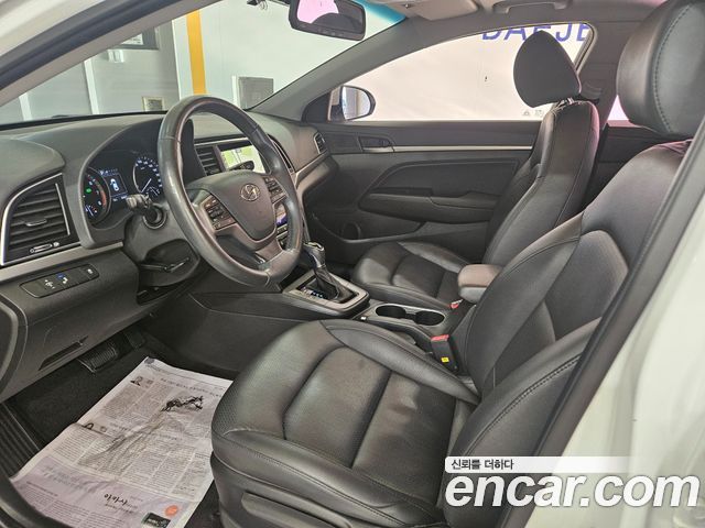 Hyundai AVANTE 2016 — photo 12