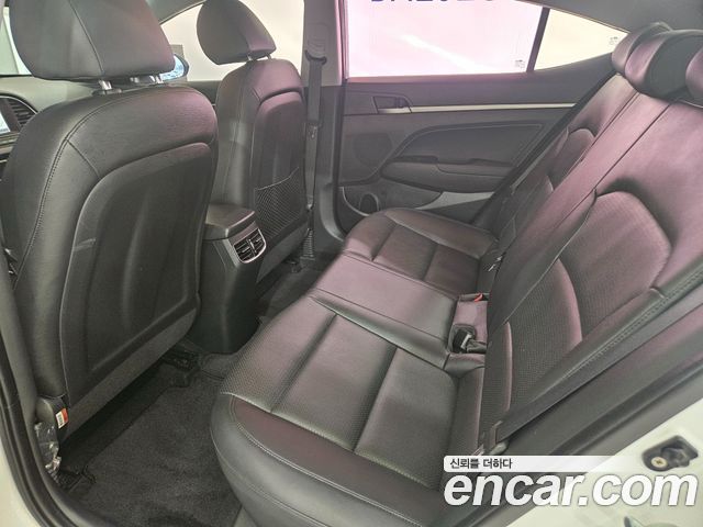 Hyundai AVANTE 2016 — photo 13