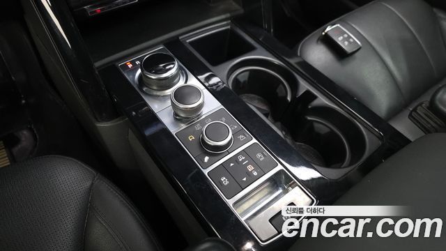 Land Rover Discovery 2019 — photo 12