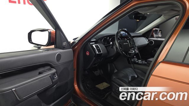 Land Rover Discovery 2019 — photo 13