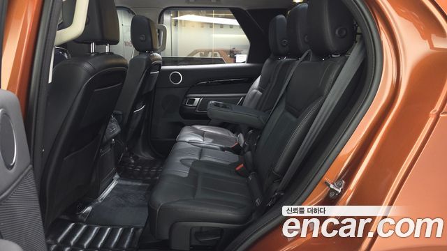 Land Rover Discovery 2019 — photo 17