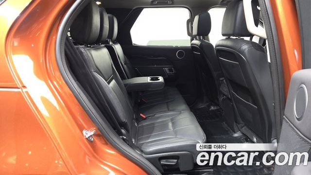 Land Rover Discovery 2019 — photo 18