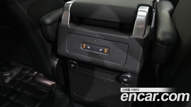 Land Rover Discovery 2019 — photo 24