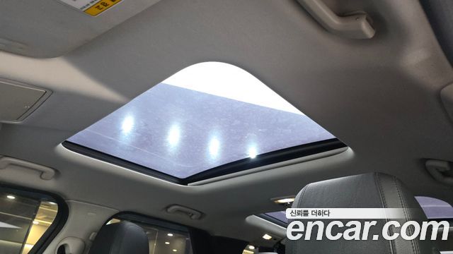 Land Rover Discovery 2019 — photo 25