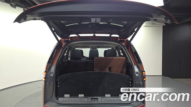 Land Rover Discovery 2019 — photo 26