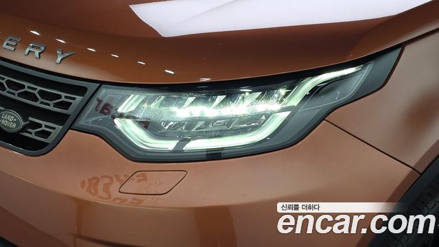 Land Rover Discovery 2019 — photo 8