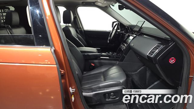 Land Rover Discovery 2019 — photo 16