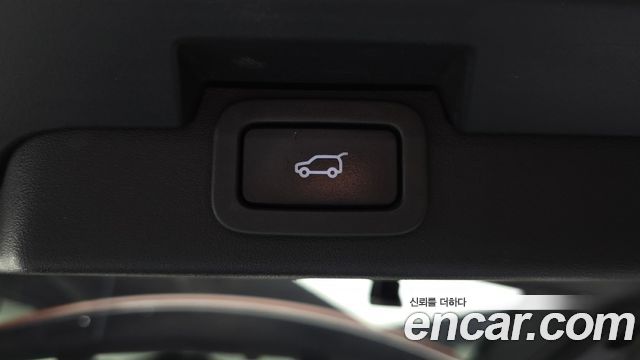 Land Rover Discovery 2019 — photo 27