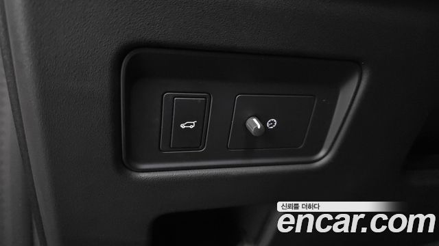 Land Rover Discovery 2019 — photo 28