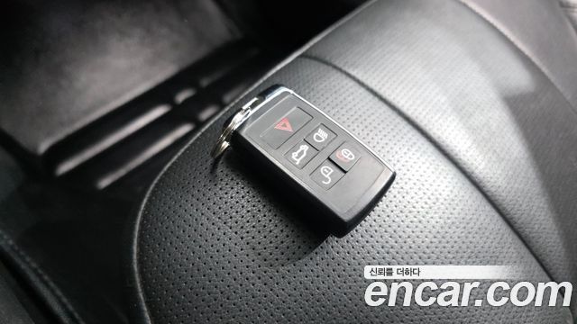 Land Rover Discovery 2019 — photo 30