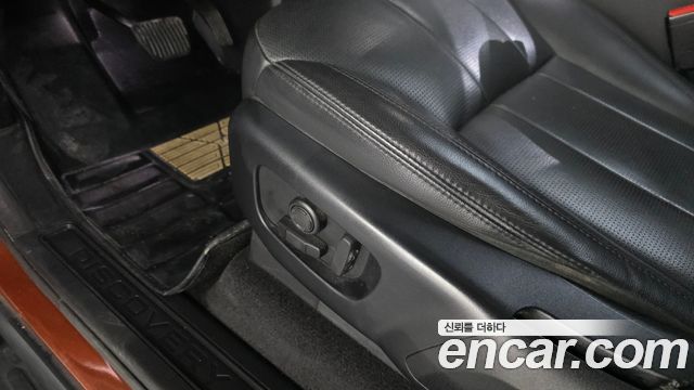 Land Rover Discovery 2019 — photo 32