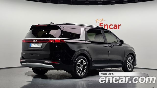 Kia Canival 2023 — photo 2