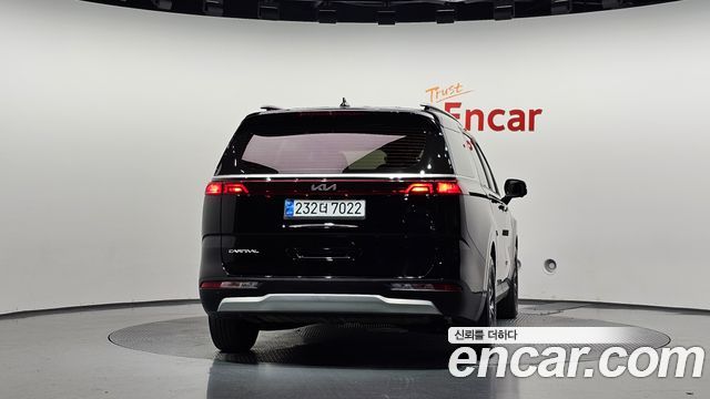 Kia Canival 2023 — photo 4