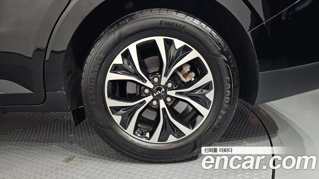 Kia Canival 2023 — photo 7