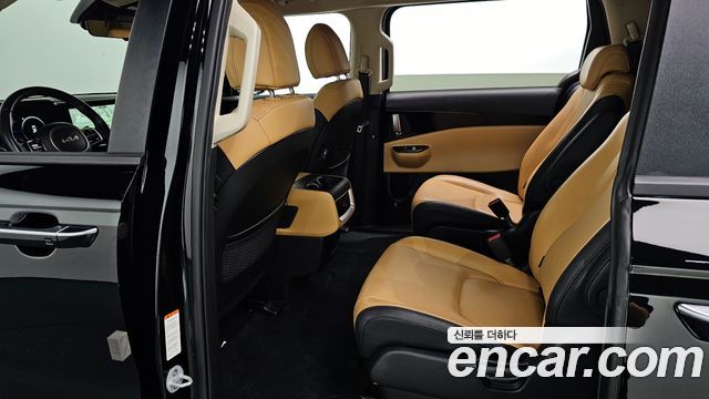 Kia Canival 2023 — photo 16