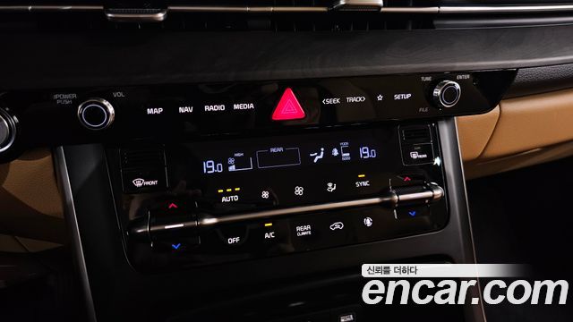 Kia Canival 2023 — photo 35