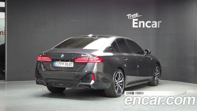 BMW 5-Series 2024 — photo 2