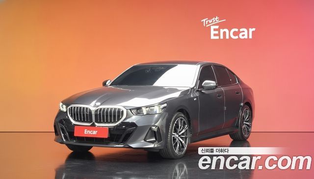 BMW 5-Series 2024 — photo 1