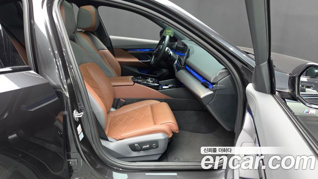 BMW 5-Series 2024 — photo 16
