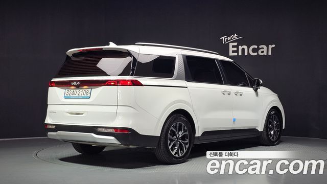 Kia Canival 2023 — photo 2